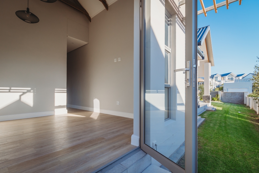 4 Bedroom Property for Sale in Kingswood Golf Estate Western Cape